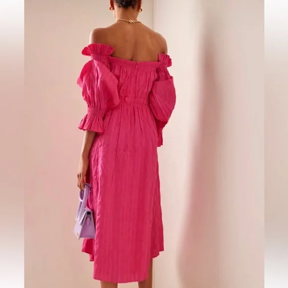 🌺🎉HP🎉🌺 NWT Cult Gaia Simona Off-The-Shoulder Ruffled Midi Dress Dragonfruit - Picture 5 of 16